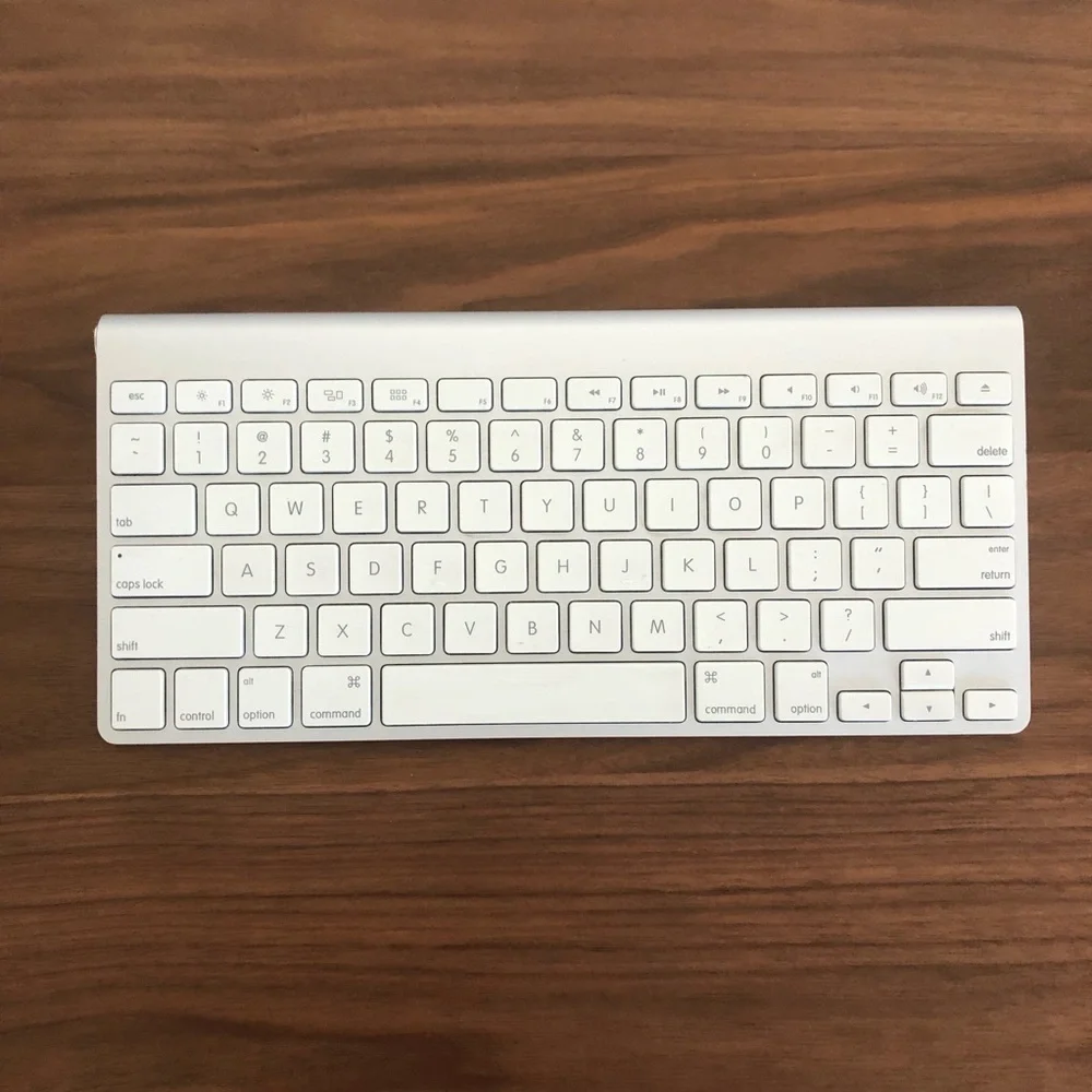 Apple Wireless Keyboard - Bluetooth compatible